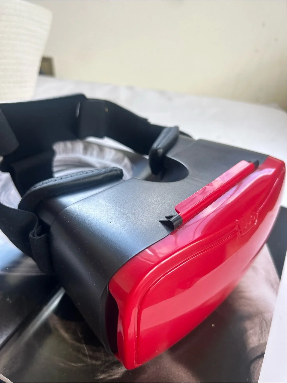 Universal VR Headset for Smartphones - Red and Black